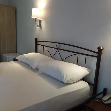 Hotel Delfini Piræus